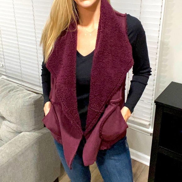 Caslon Jackets & Blazers - NWT CASLON Plum Burgundy Faux Shearling Suede Vest Size SMALL